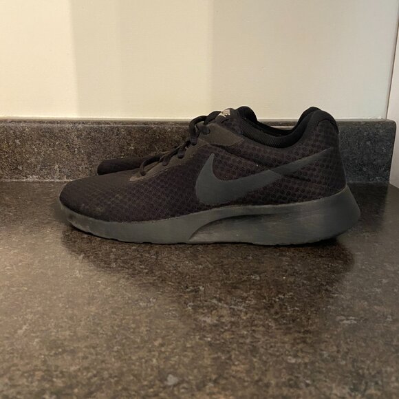 Nike Tanjun Running Shoes - Size 10 - Picture 4 of 9
